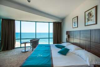 Отель Marina Grand Beach Hotel All Inclusive Золотые Пески Люкс с 1 спальней (для 2 взрослых и 2 детей до 12 лет)-2